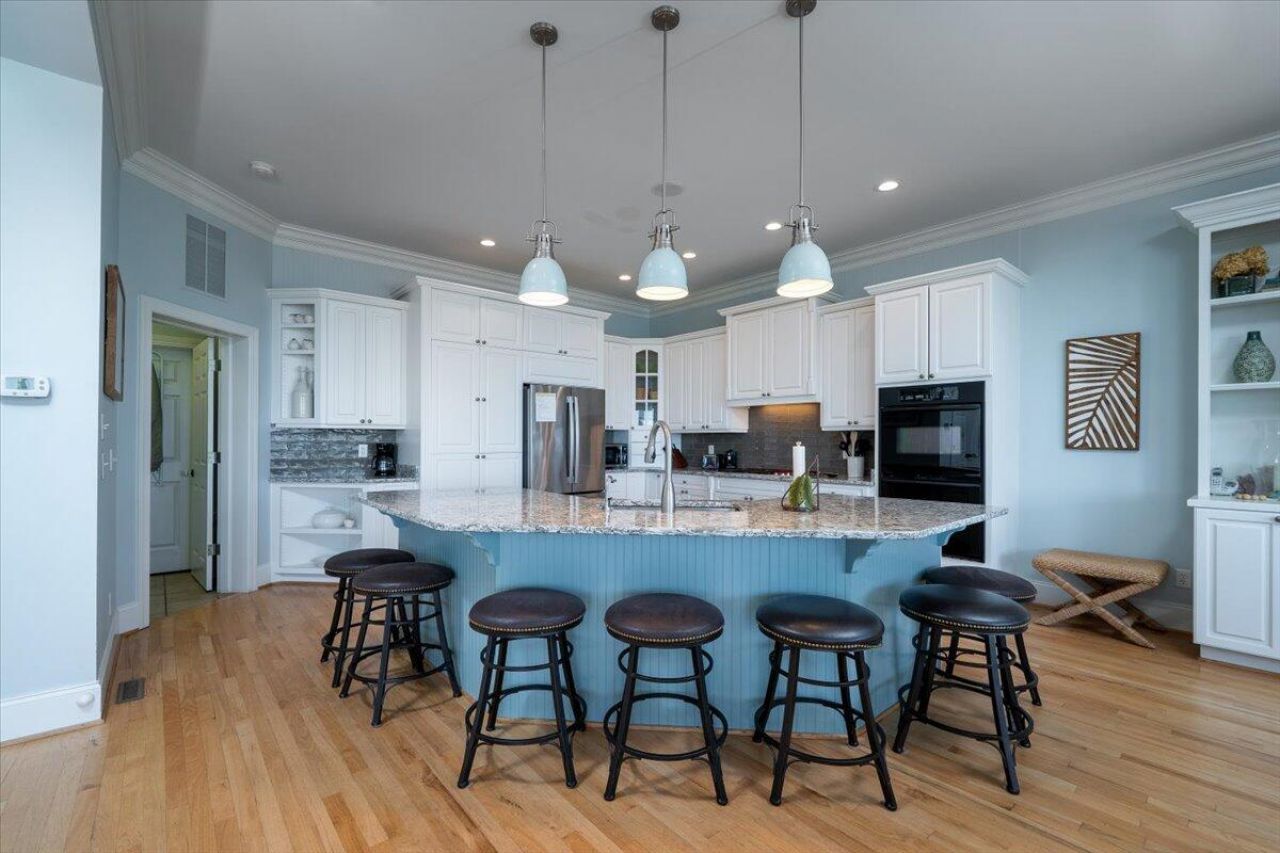 2403 Point Street Photo 20