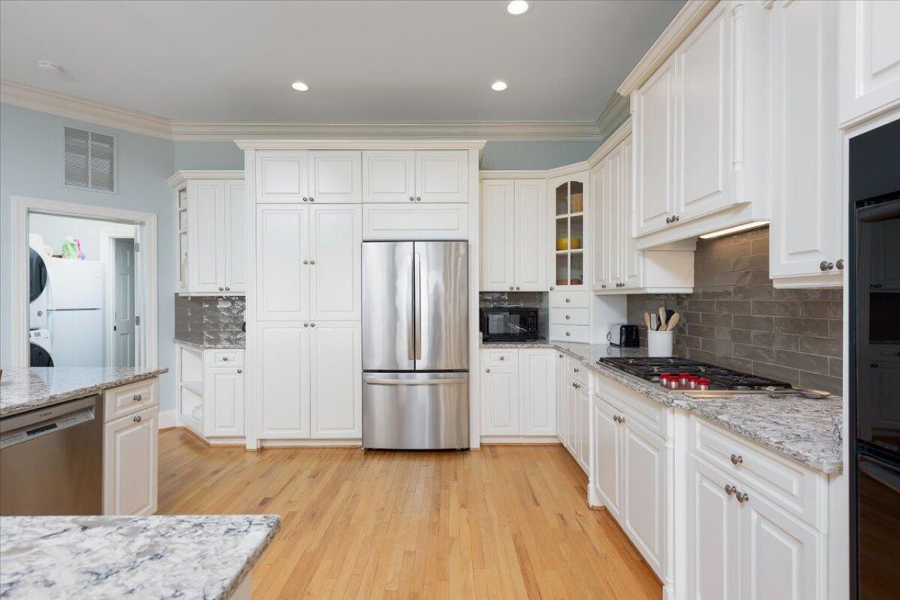 2403 Point Street Photo 21