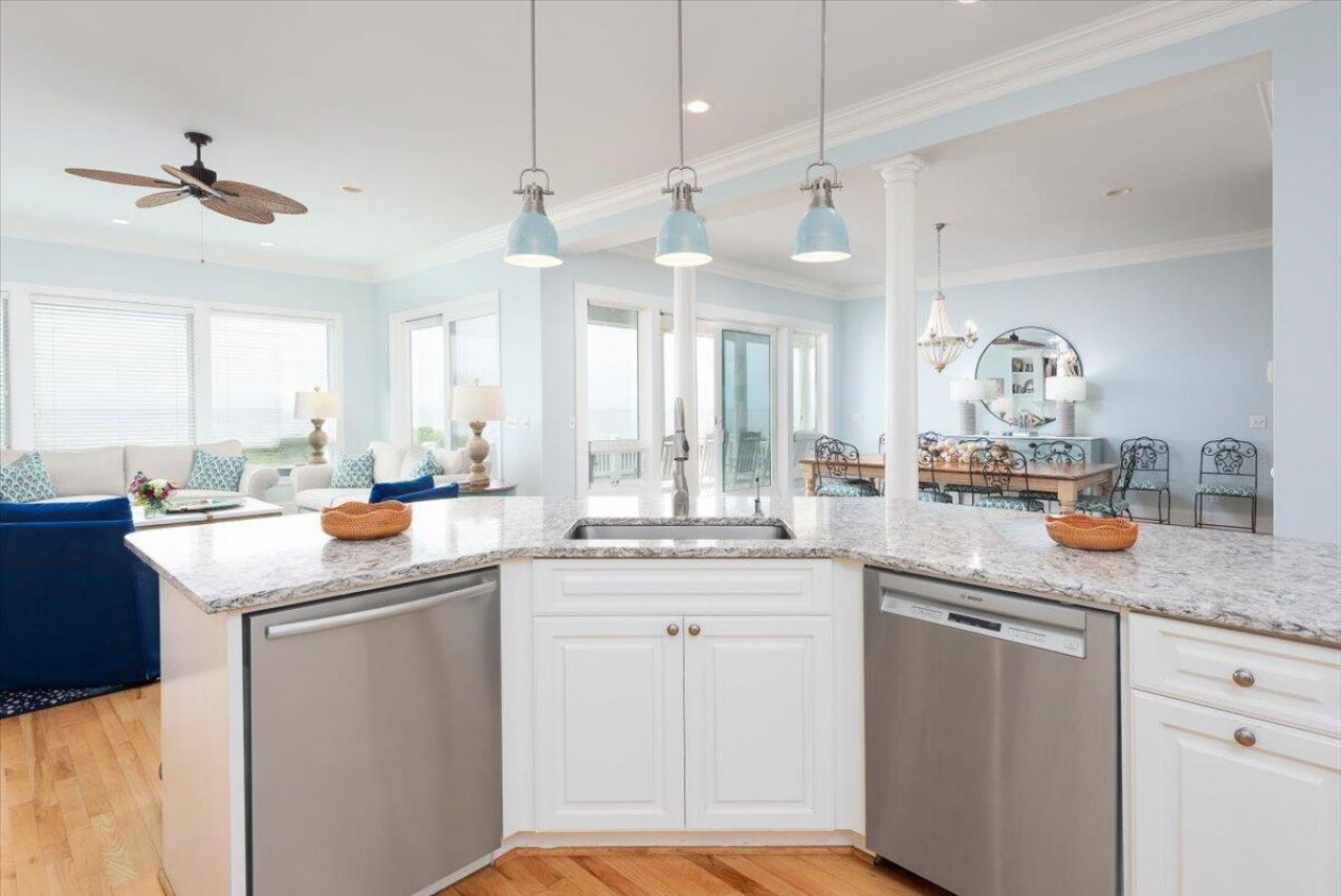 2403 Point Street Photo 22