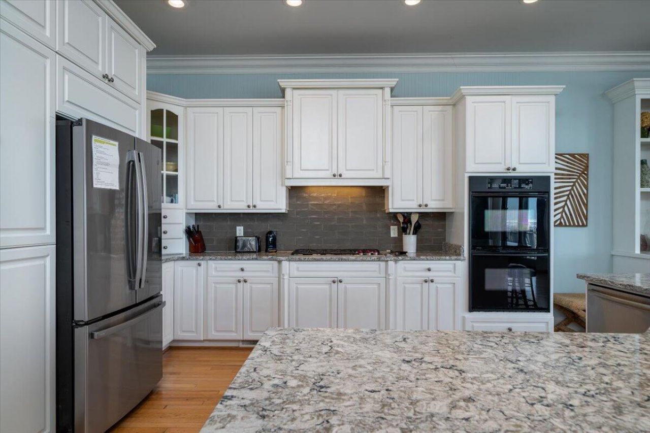 2403 Point Street Photo 23