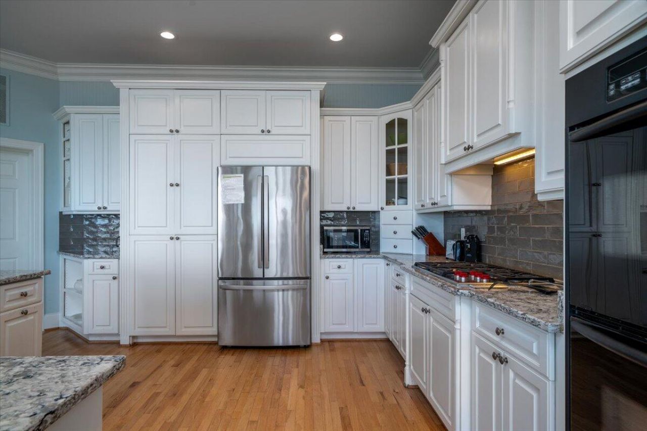 2403 Point Street Photo 24