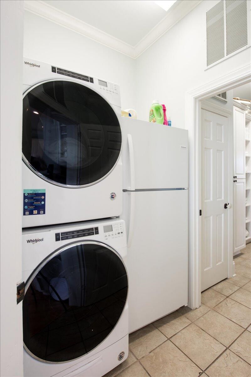 2403 Point Street Photo 26