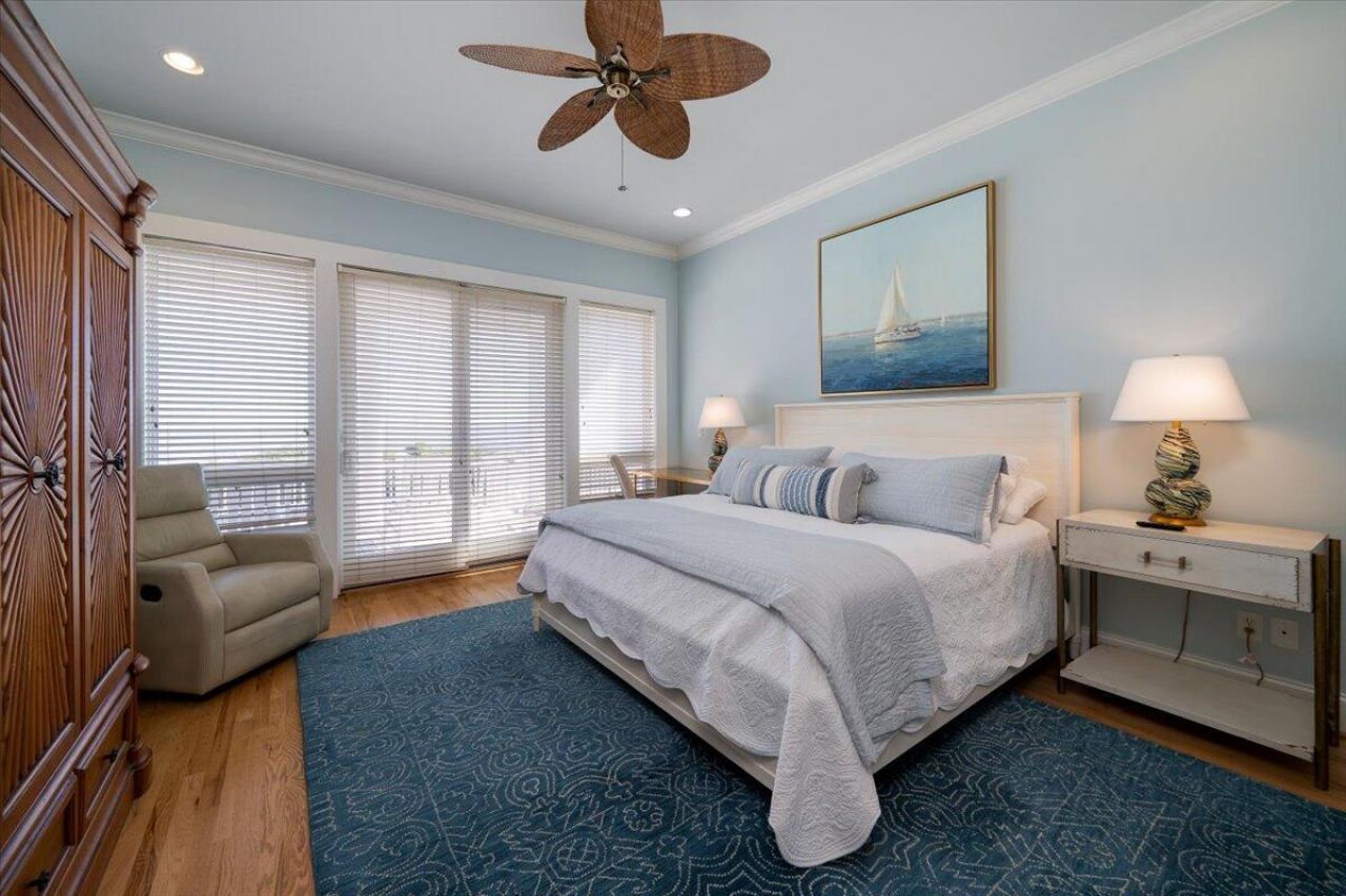 2403 Point Street Photo 29