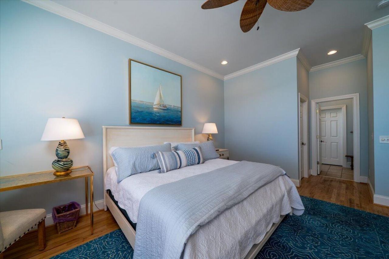 2403 Point Street Photo 30