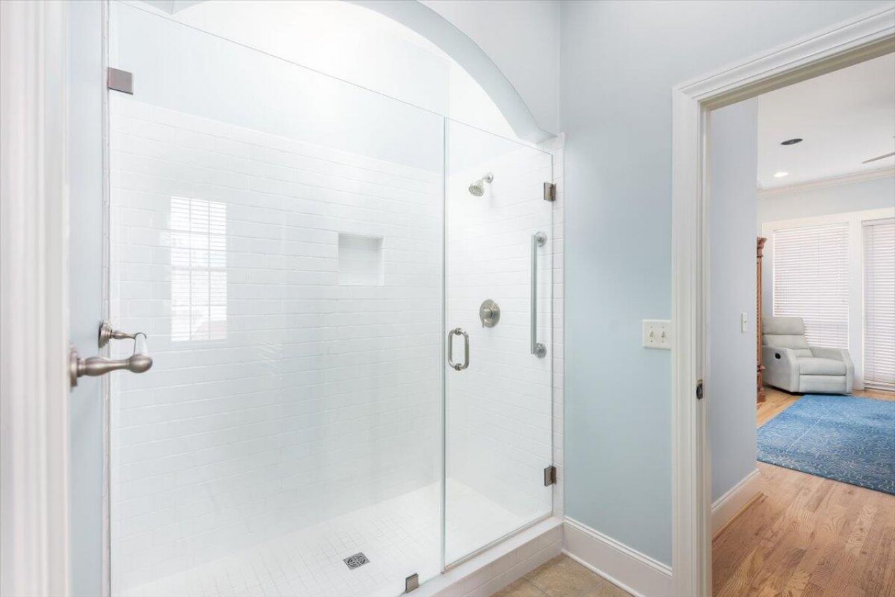 2403 Point Street Photo 31