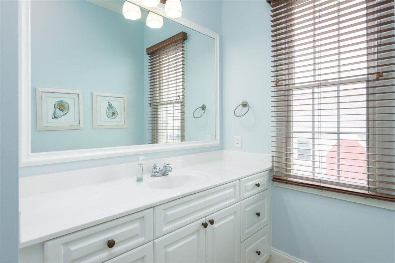 2403 Point Street Photo 32