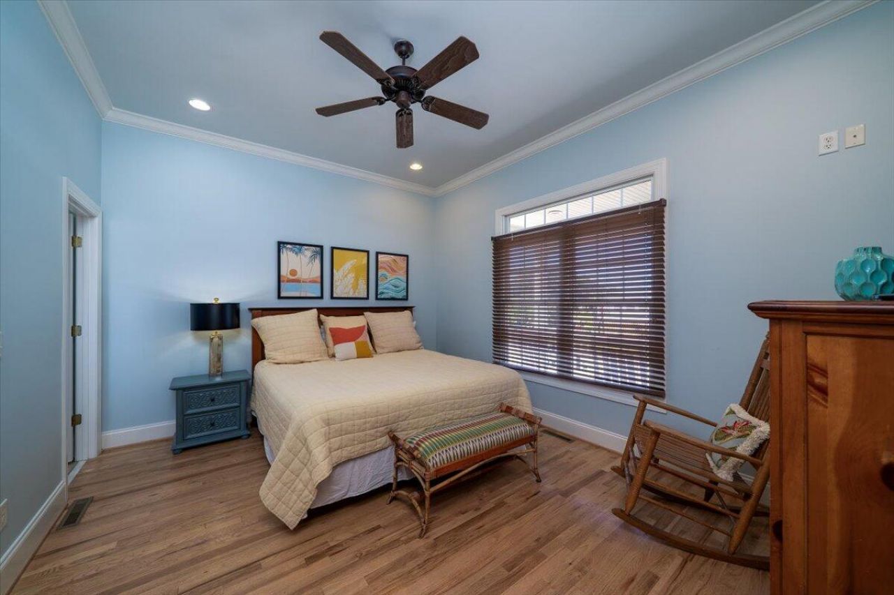 2403 Point Street Photo 33