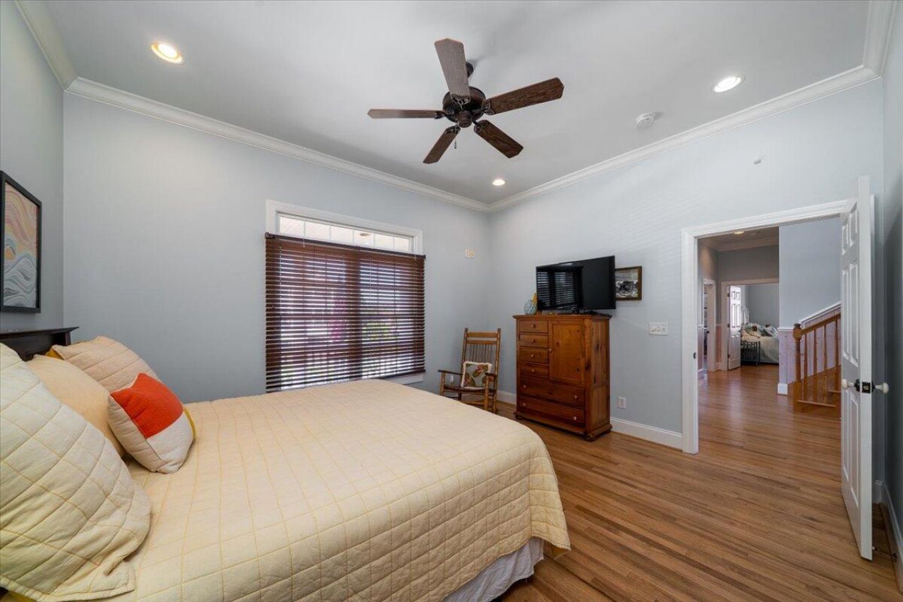 2403 Point Street Photo 34