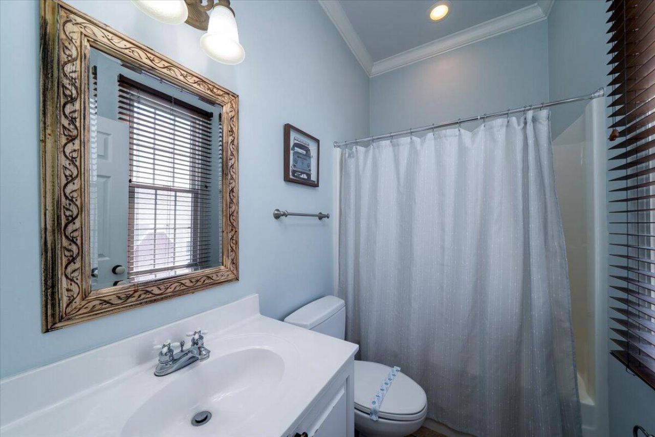 2403 Point Street Photo 35