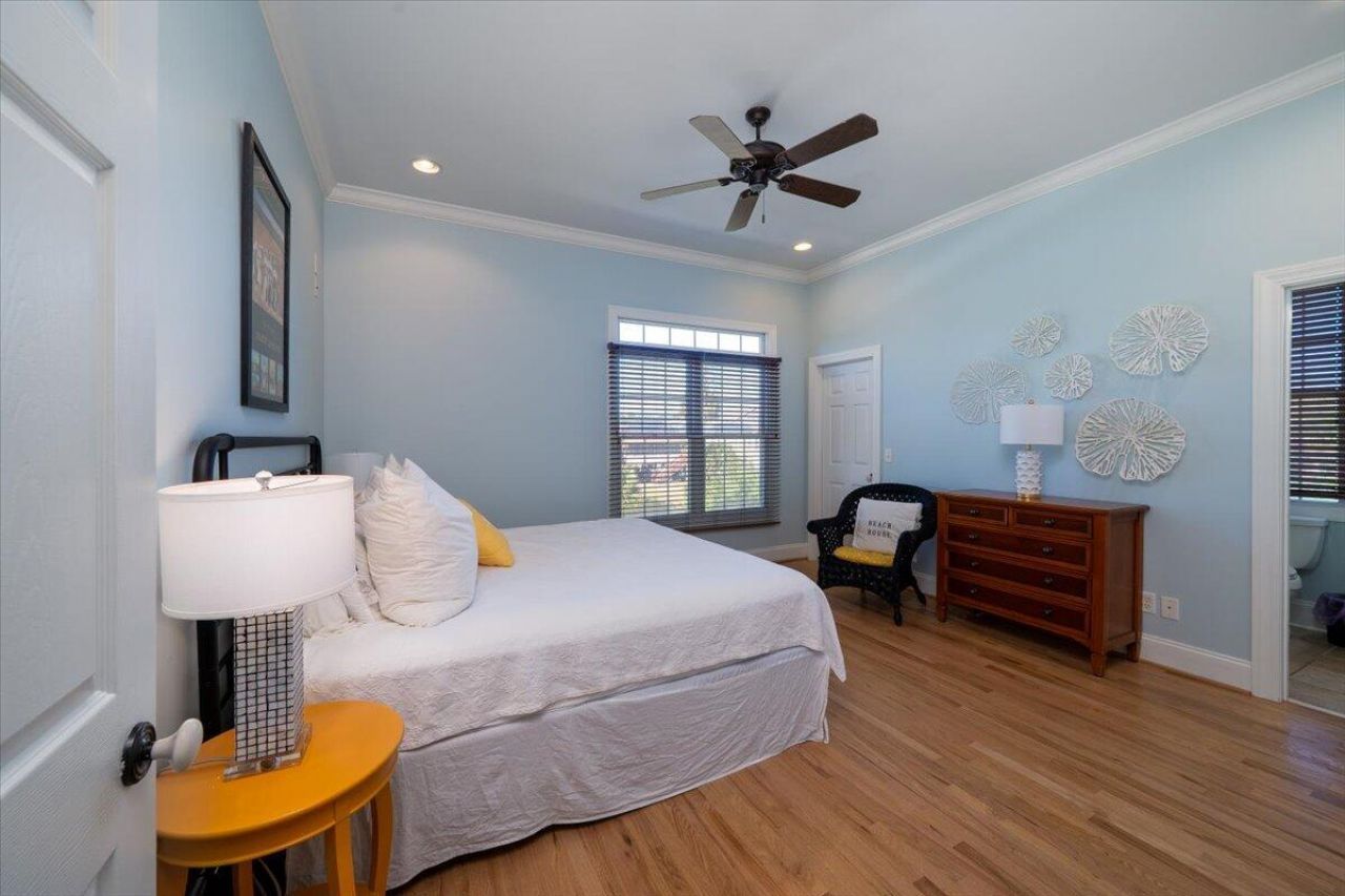 2403 Point Street Photo 36