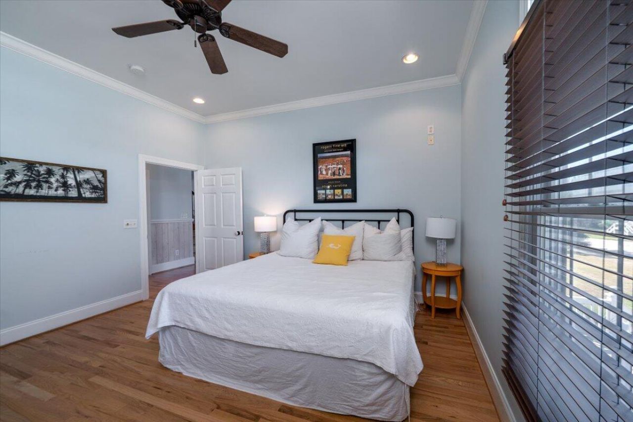 2403 Point Street Photo 37