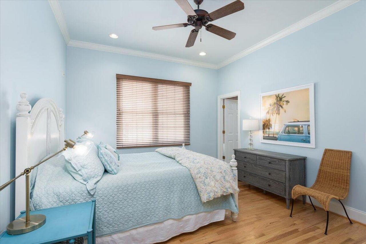 2403 Point Street Photo 39