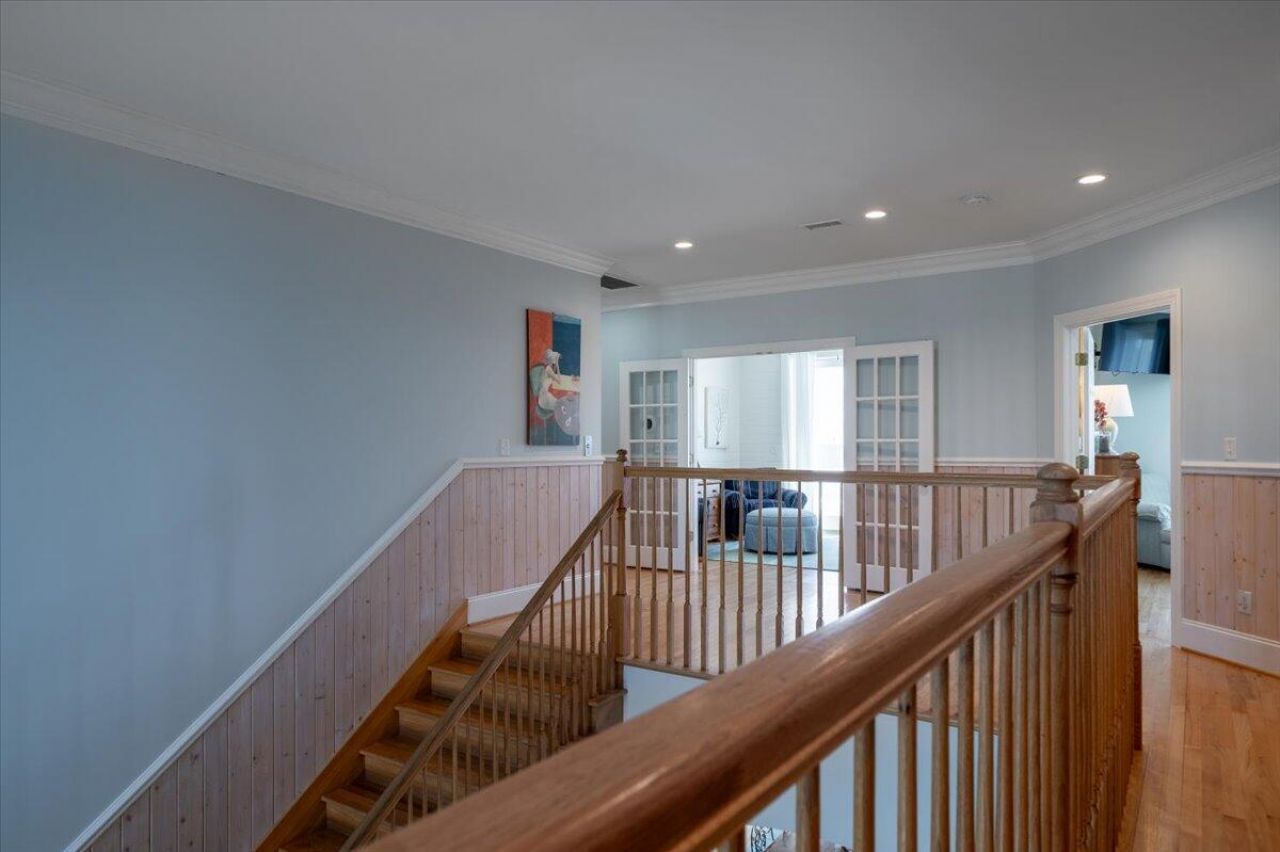 2403 Point Street Photo 43