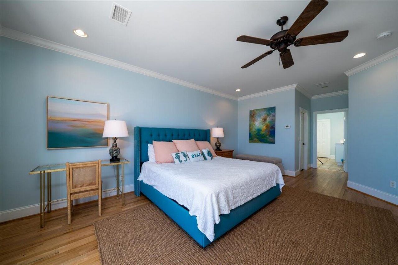 2403 Point Street Photo 45