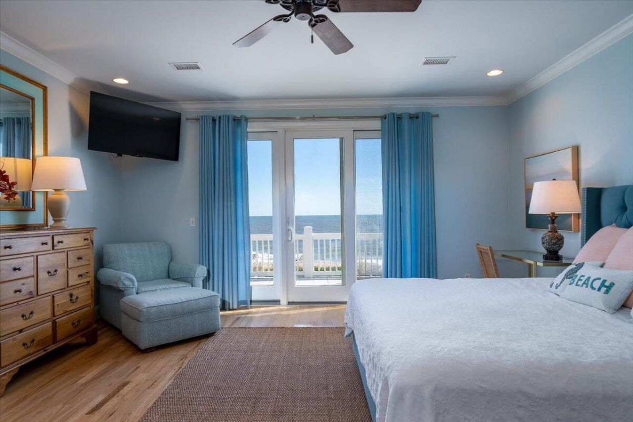 2403 Point Street Photo 46