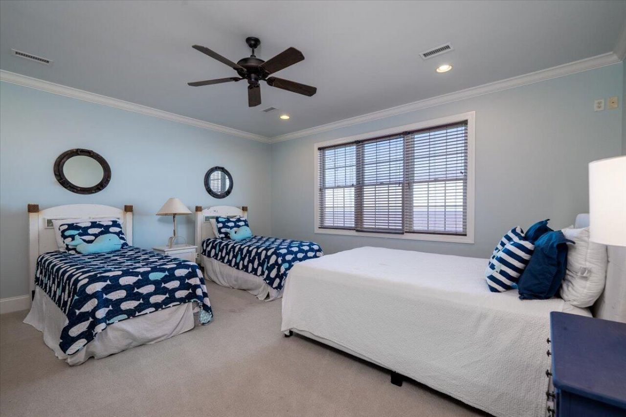 2403 Point Street Photo 53