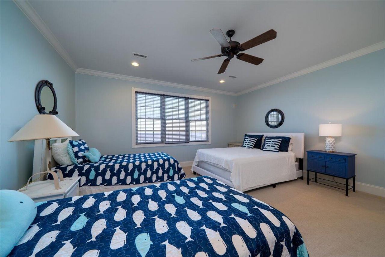 2403 Point Street Photo 54