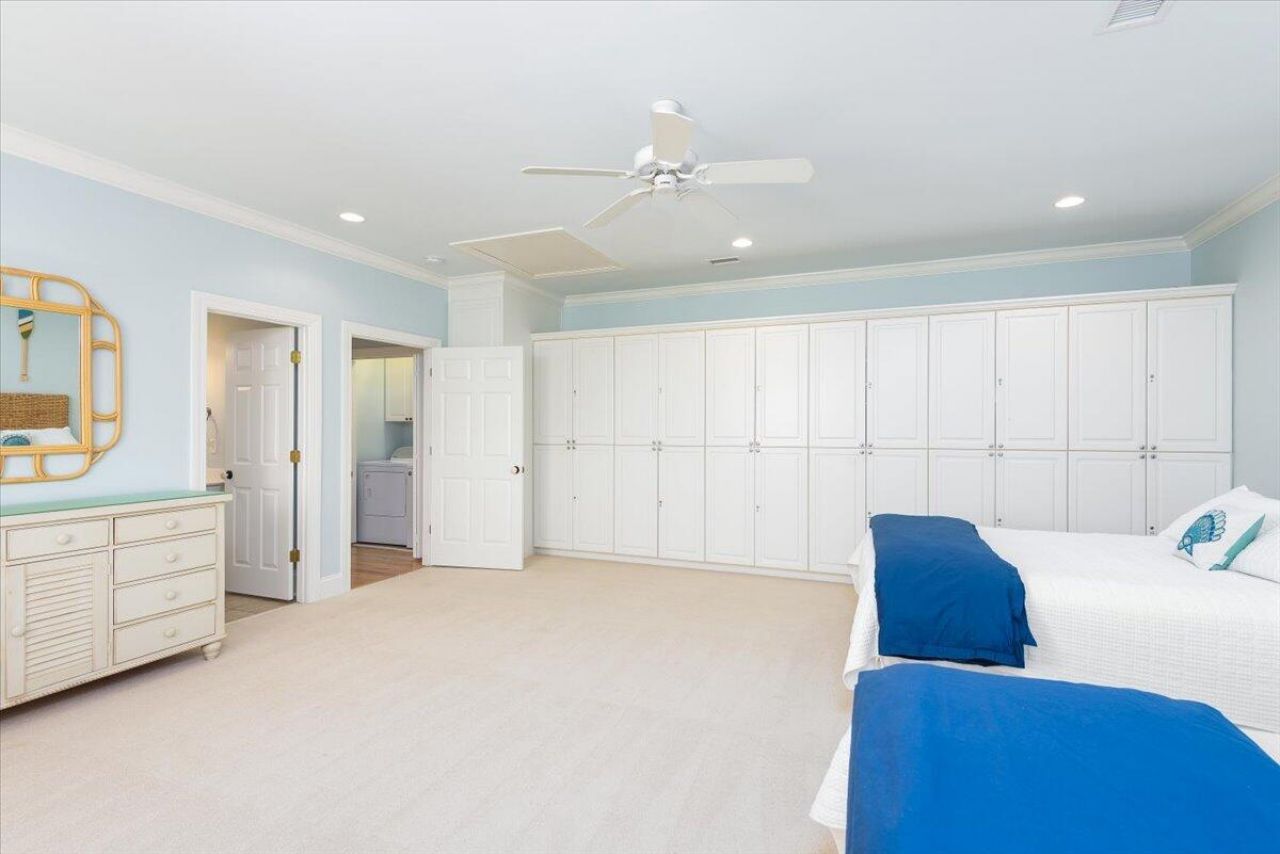 2403 Point Street Photo 57