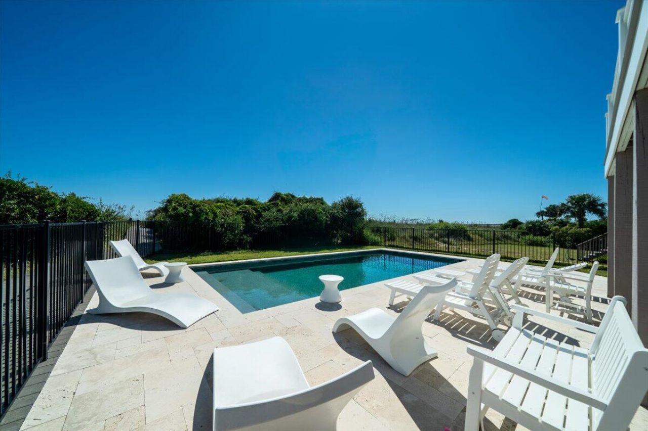 2403 Point Street Photo 72