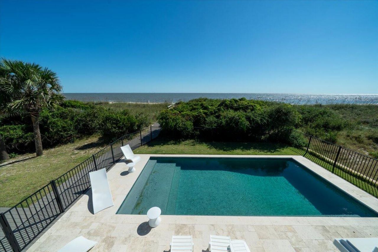 2403 Point Street Photo 74