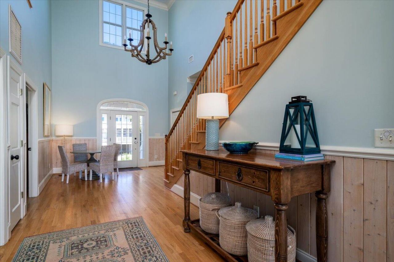 2403 Point Street Photo 8