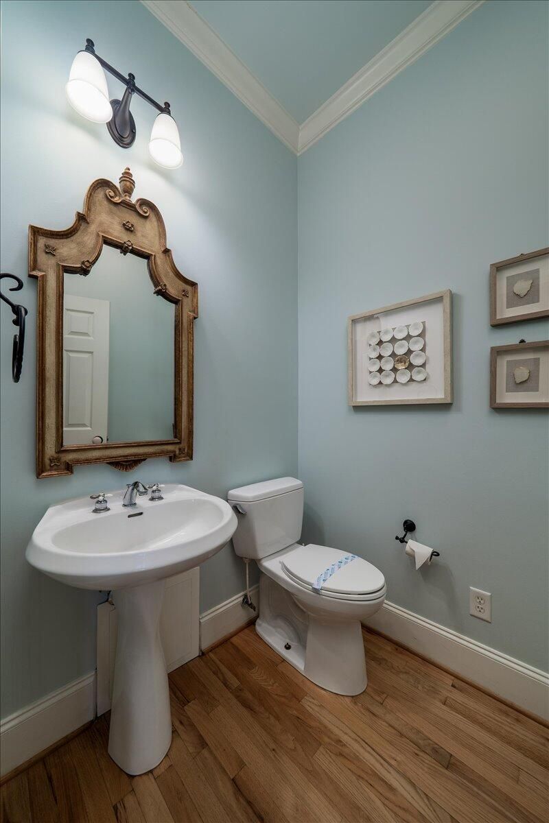 2403 Point Street Photo 9