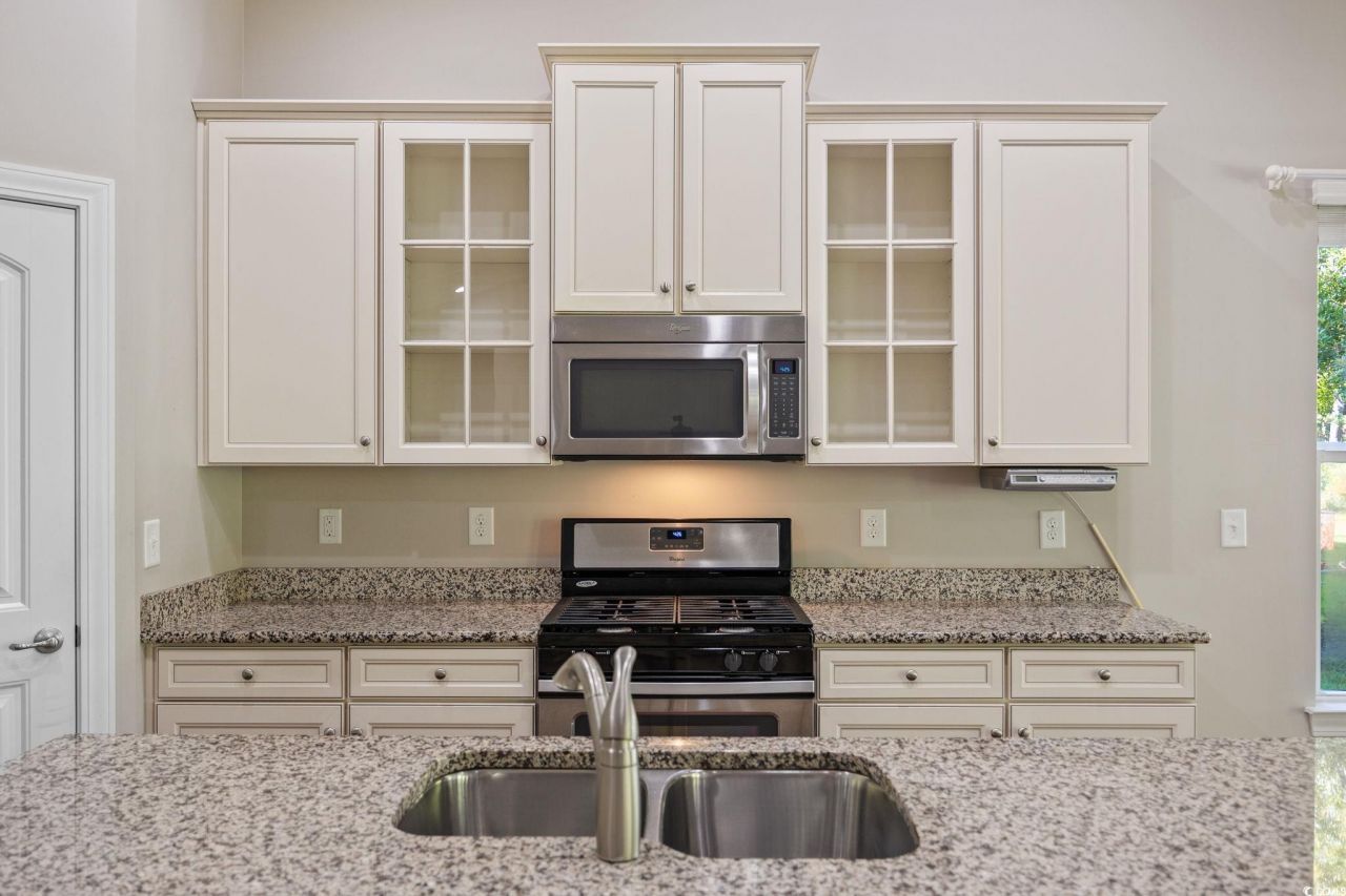 1900 Bluff Dr. Photo 5