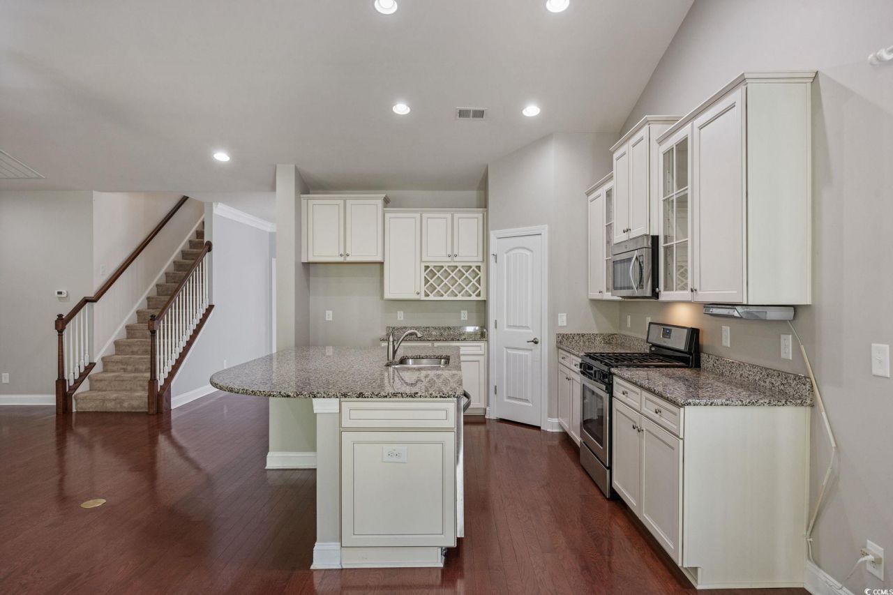 1900 Bluff Dr. Photo 8