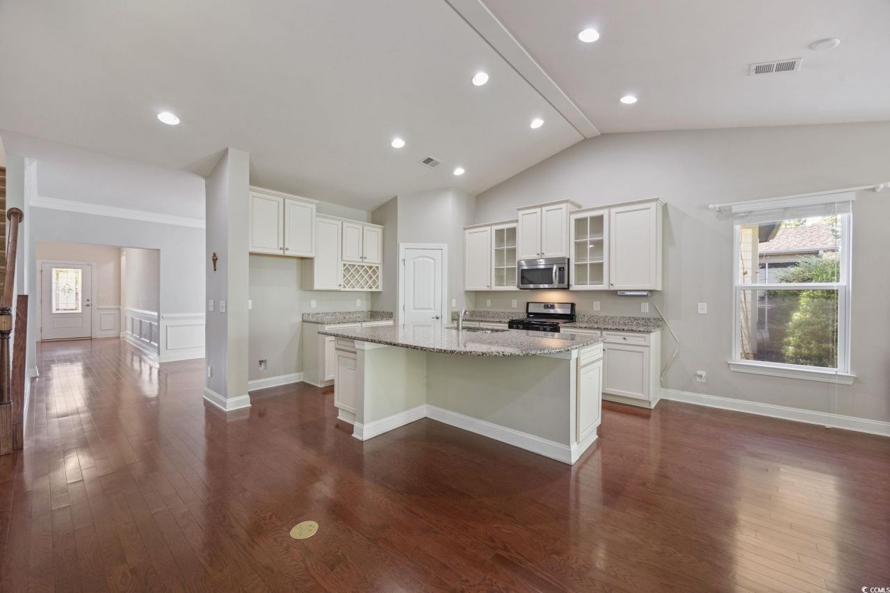 1900 Bluff Dr. Photo 9