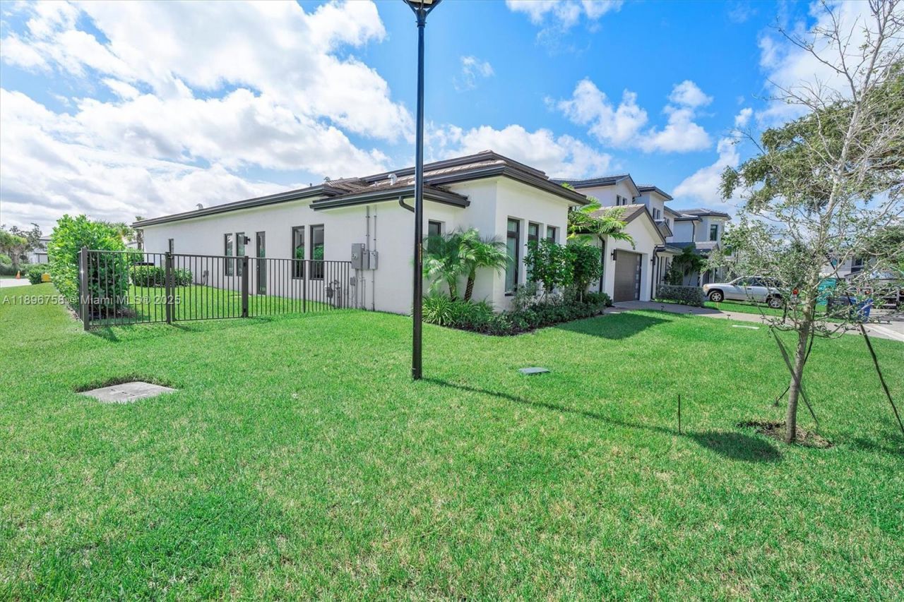 3502 Ashwood Cir N, Hollywood, FL 33312 Photo