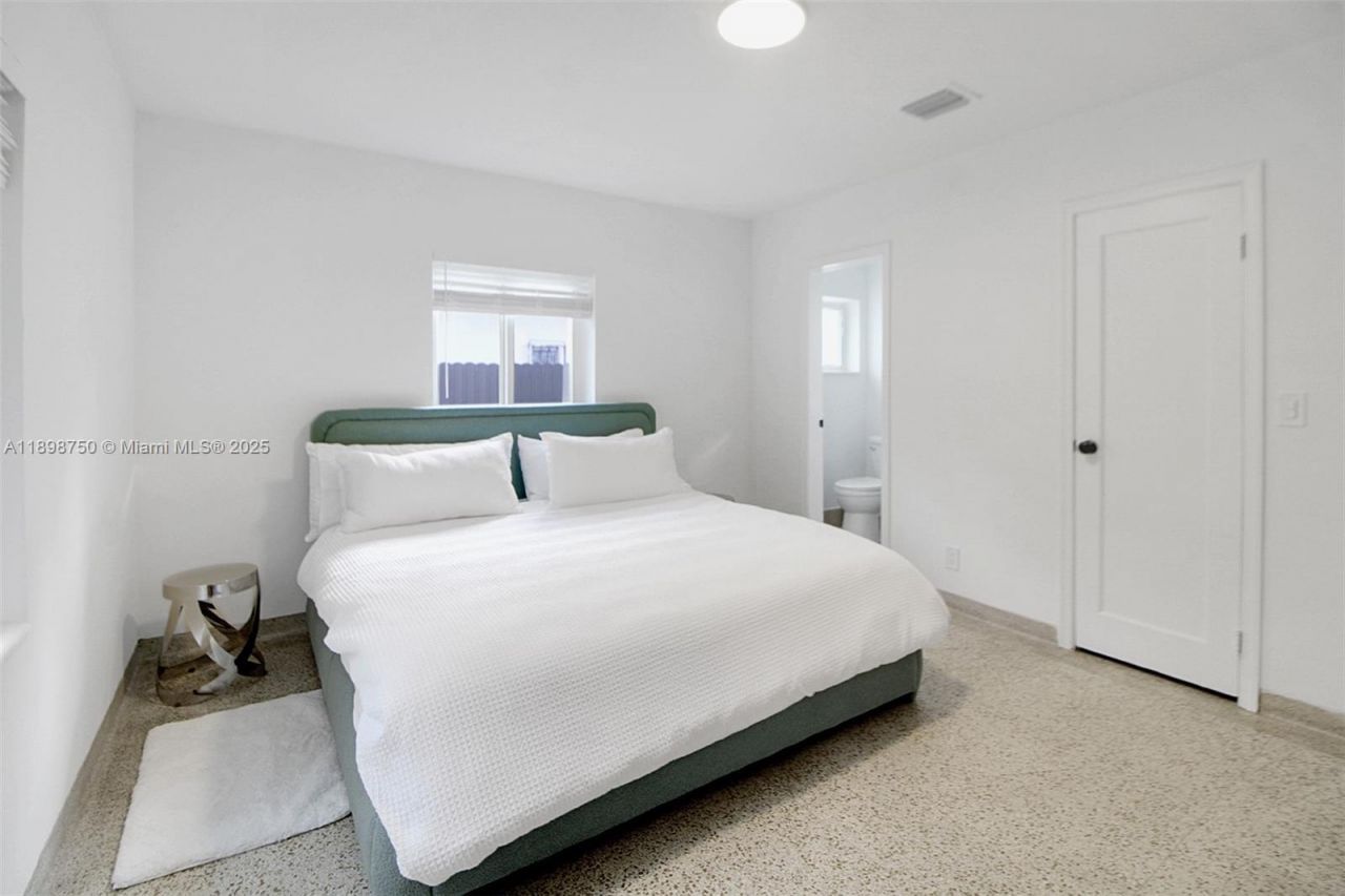 231 NE 43rd St, Miami, FL 33137 Photo