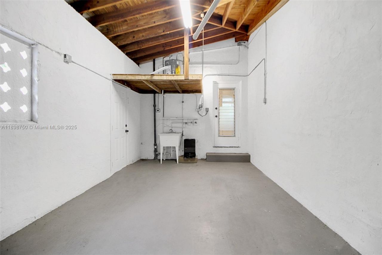 231 NE 43rd St, Miami, FL 33137 Photo