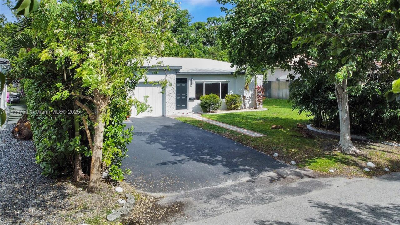 231 NE 43rd St, Miami, FL 33137 Photo