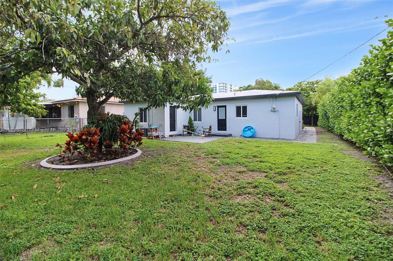 231 NE 43rd St, Miami, FL 33137 Photo