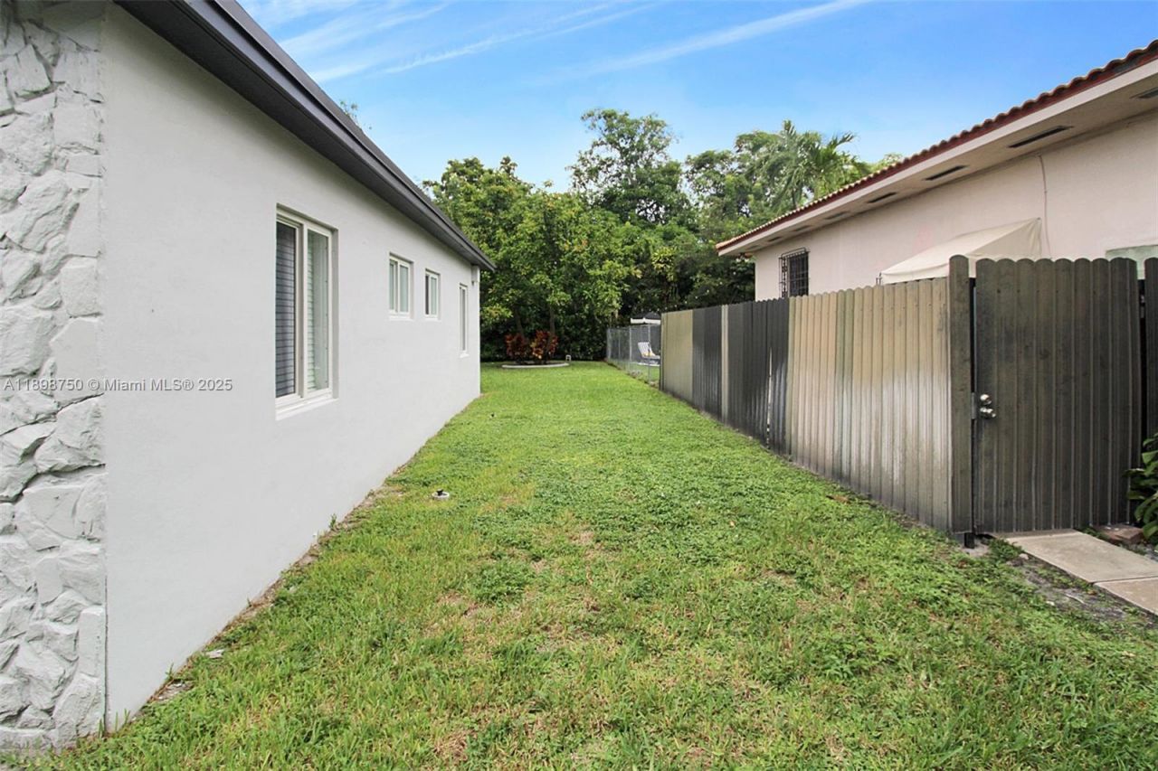 231 NE 43rd St, Miami, FL 33137 Photo