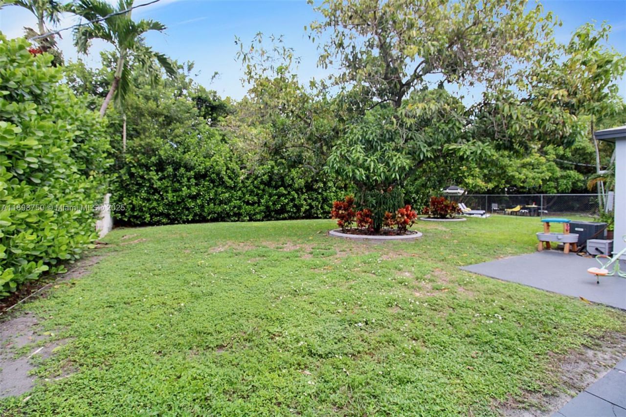 231 NE 43rd St, Miami, FL 33137 Photo