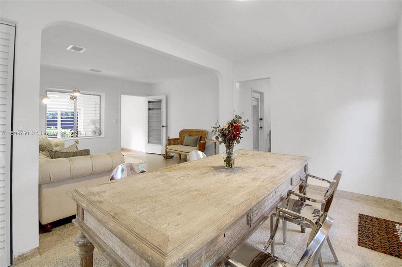 231 NE 43rd St, Miami, FL 33137 Photo