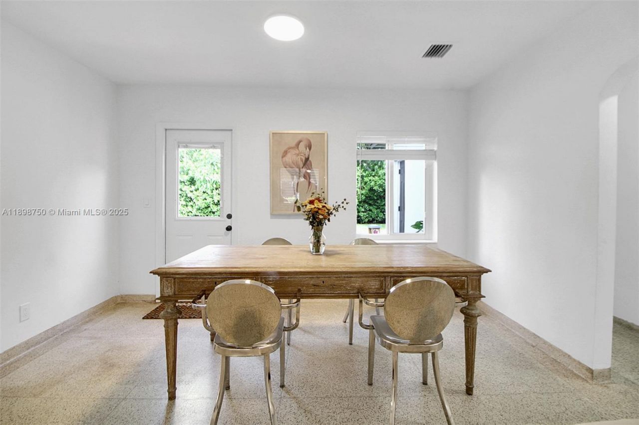 231 NE 43rd St, Miami, FL 33137 Photo