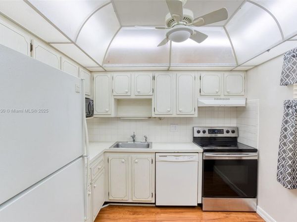 1005 Country Club Dr, Unit 408, Margate, FL 33063