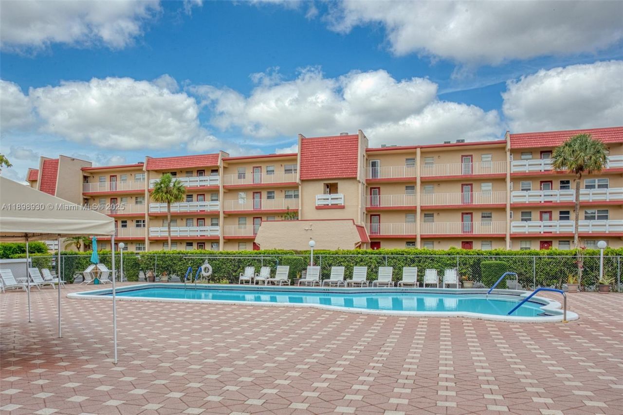 1005 Country Club Dr, Unit 408, Margate, FL 33063 Photo