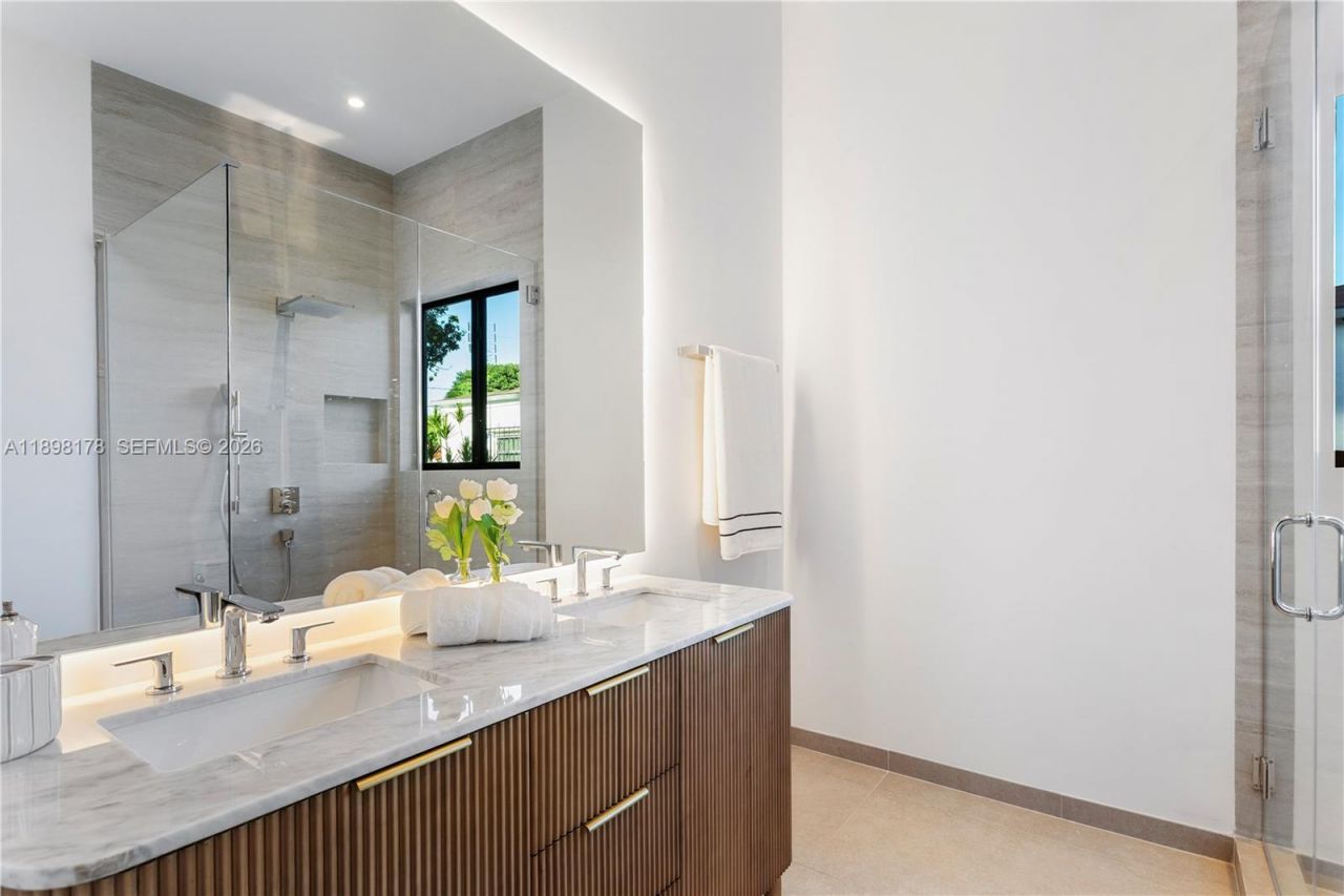 2434 SW 19th St, Miami, FL 33145 Photo