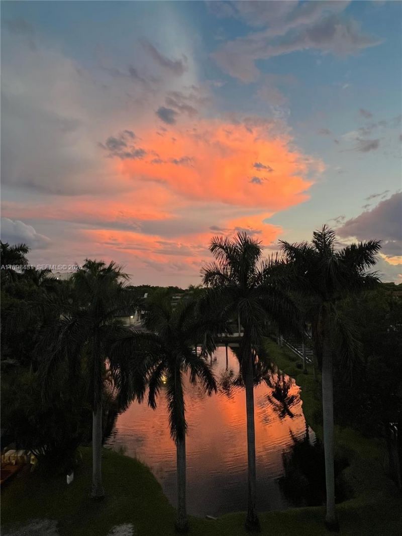 6190 Woodlands Blvd, Unit 517, Tamarac, FL 33319 Photo