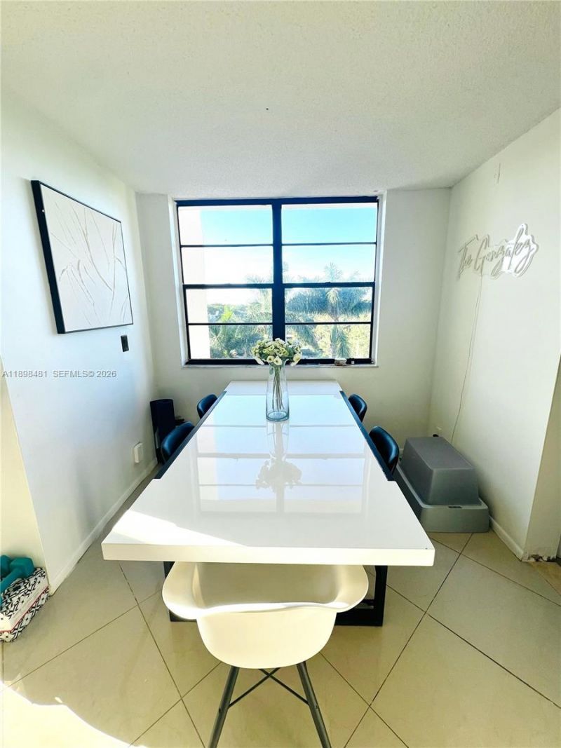 6190 Woodlands Blvd, Unit 517, Tamarac, FL 33319 Photo