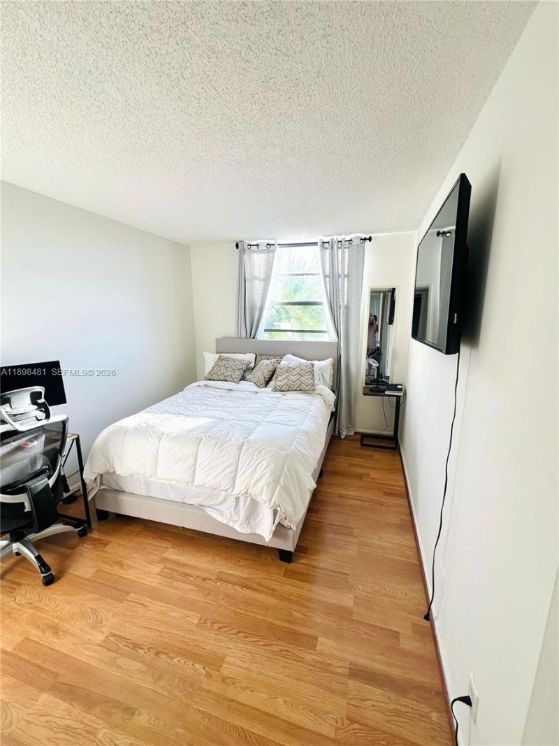 6190 Woodlands Blvd, Unit 517, Tamarac, FL 33319 Photo