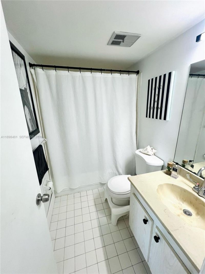 6190 Woodlands Blvd, Unit 517, Tamarac, FL 33319 Photo