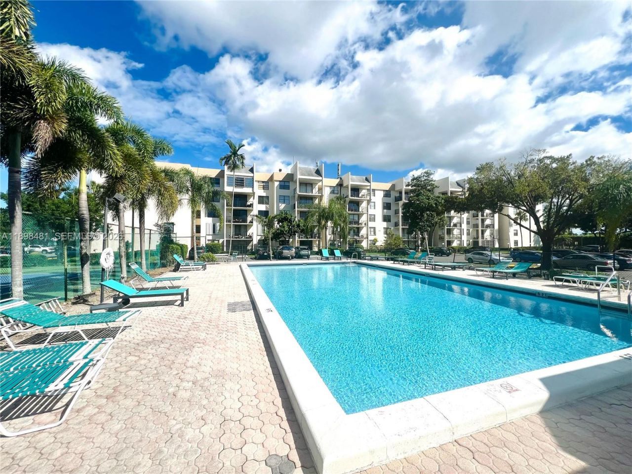 6190 Woodlands Blvd, Unit 517, Tamarac, FL 33319 Photo