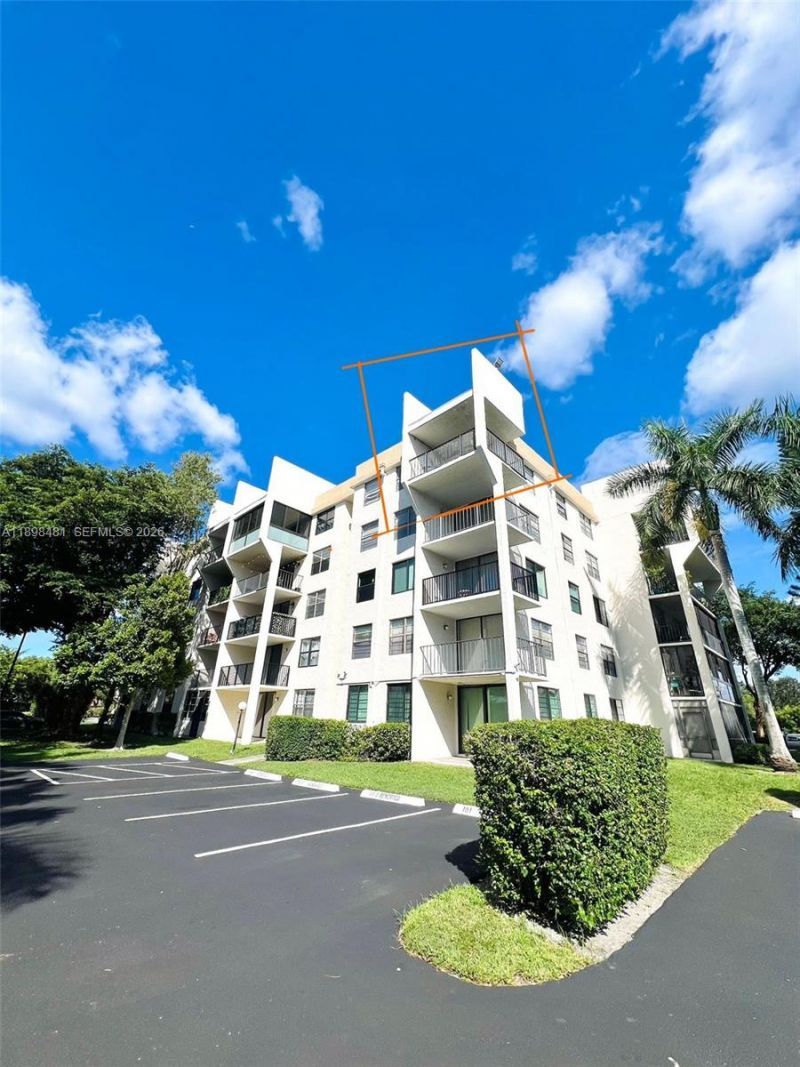 6190 Woodlands Blvd, Unit 517, Tamarac, FL 33319 Photo