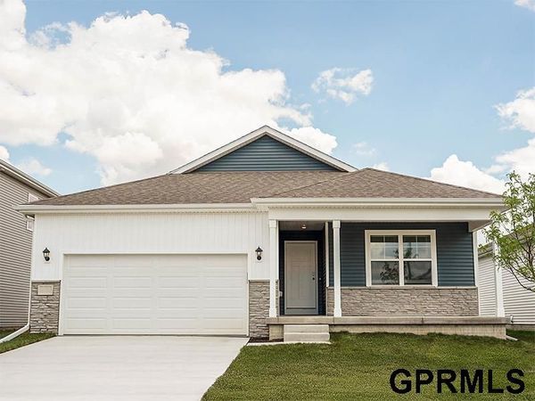 8718 N 167 Street, Bennington, NE 68007