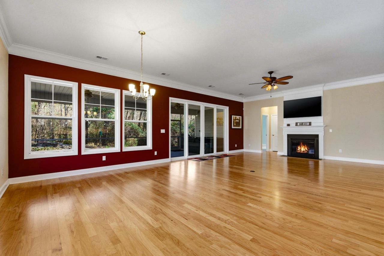 242 Hyacinth Loop Photo 10