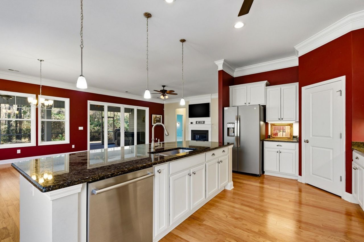 242 Hyacinth Loop Photo 13